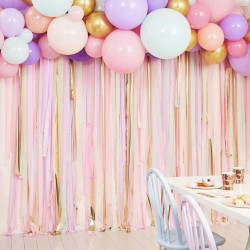Pastel ballon guirlande med steamer backdrop fra GingerRay