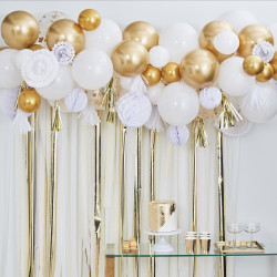 Hvid og guld ballon guirlande fra GingerRay