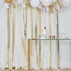 Guld metallic backdrop gardin fra GingerRay