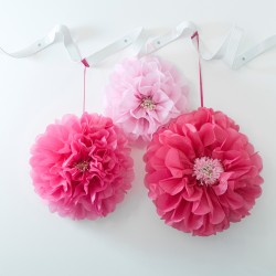 Lyserøde blomster pompom fra engelske Talking Tables